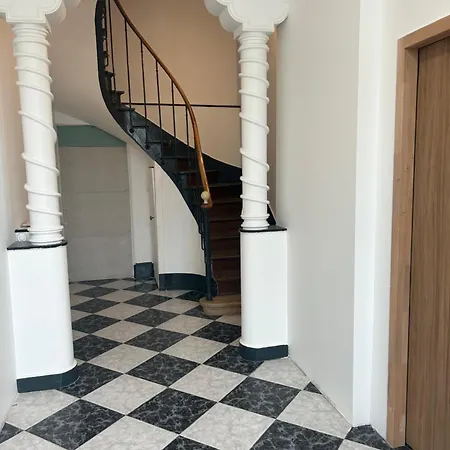 De A Paris Apartment *