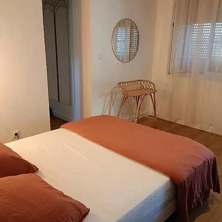 De A Paris Apartment