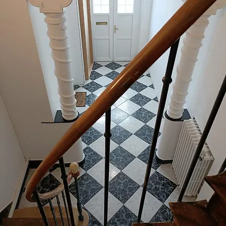 De A Paris Apartment *